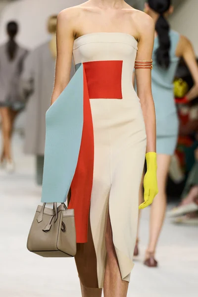 Look 24